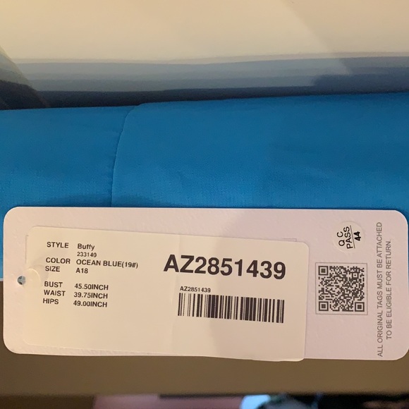 Formal gown - Picture 7 of 7